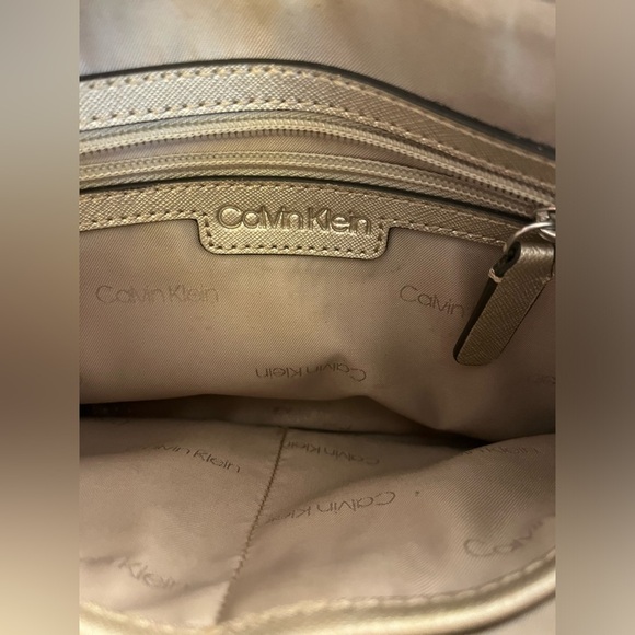 Calvin Klein Women's CrossBody Bag - Picture 13 of 16